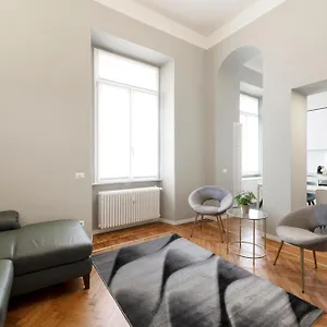 Royal - Centro Apartment Milan